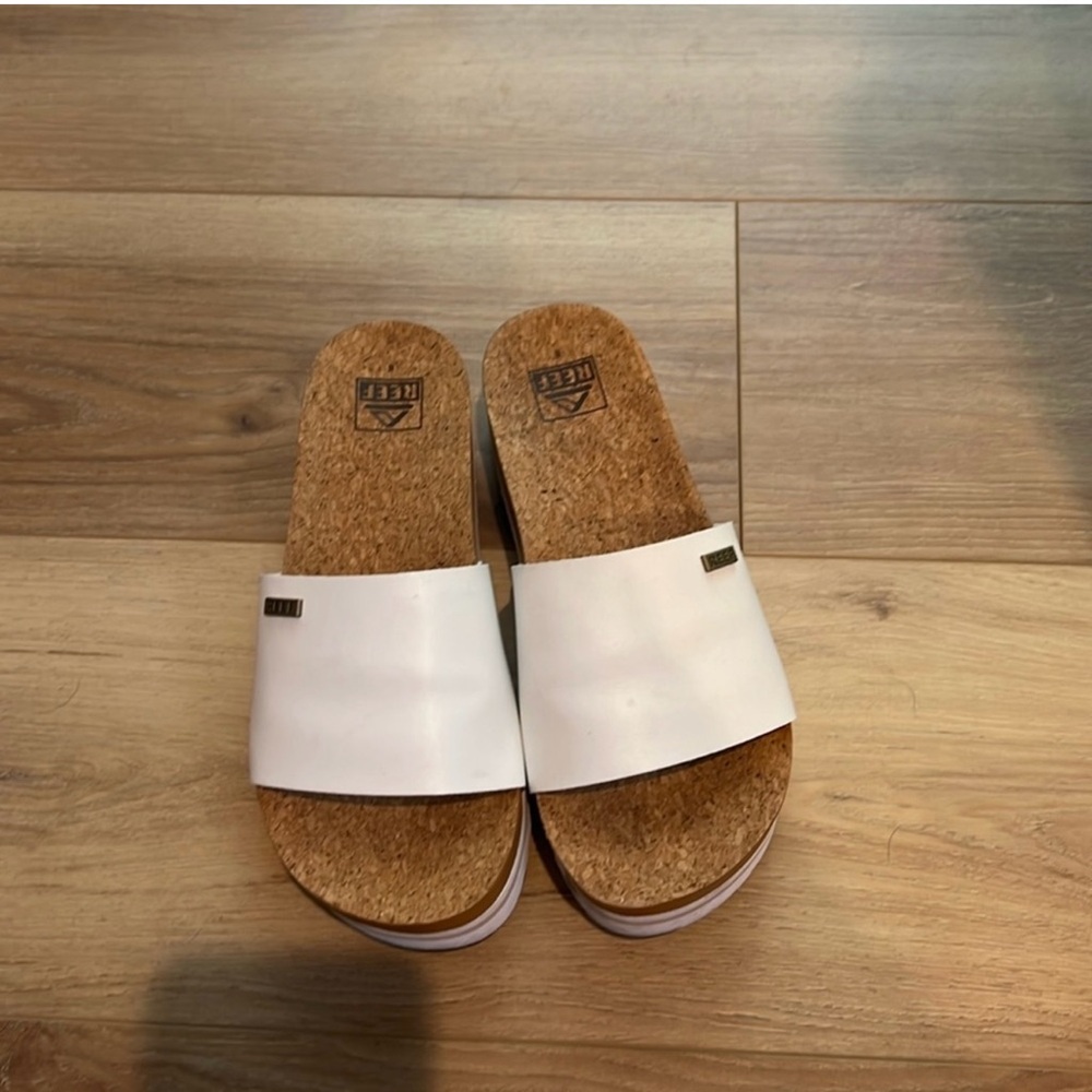 - Reef slides size 8